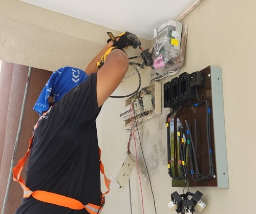 Pemasangan panel meter TNB