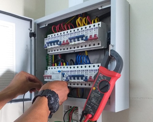 Pemeriksaan DB box untuk sistem wiring elektrik