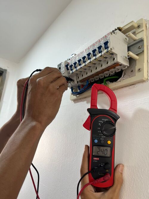 Wiring elektrik di Saujana Utama